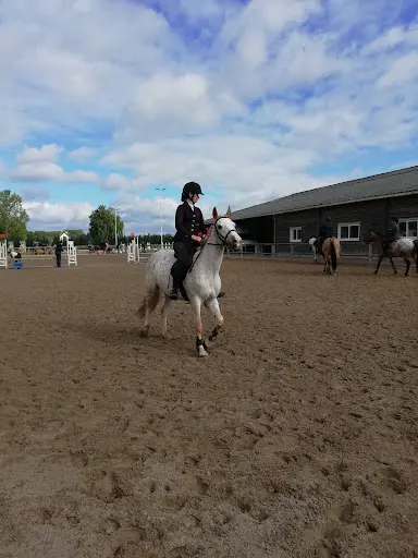 Les Écuries de Belloy-sur-somme - Magnier Elise Centre Équestre