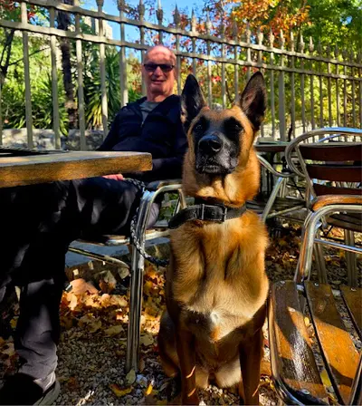Éducateur Canin Une Fille O Poils