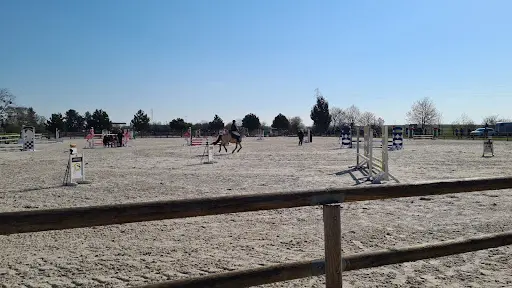 Centre Équestre Poney Club le Destrier