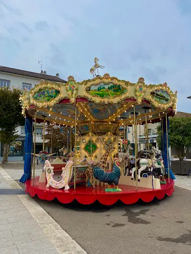 Carrousel - Manège de Chevaux de Bois - Perrier Loisirs