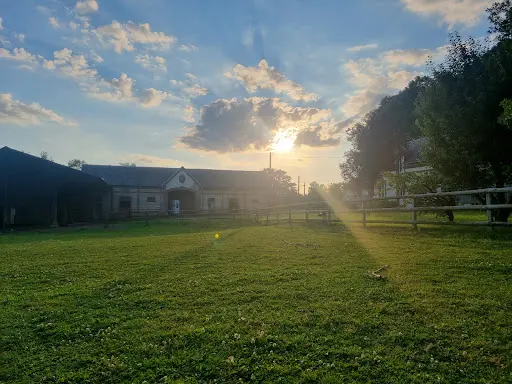 Les Écuries de Beaumesnil