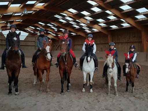 Centre Equestre le Rio Javar : École D’équitation Avec Séjour Équestre Pour Adultes et Adolescents À Farges-allichamps
