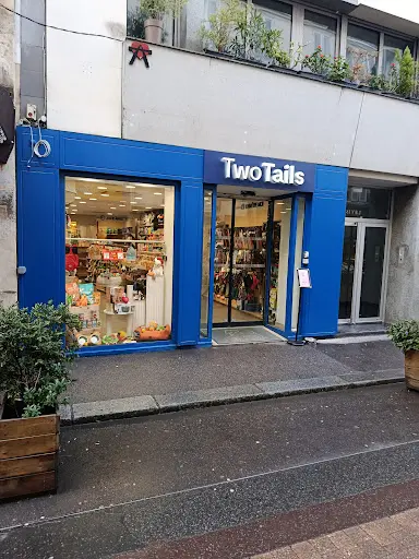 Two Tails Paris 17