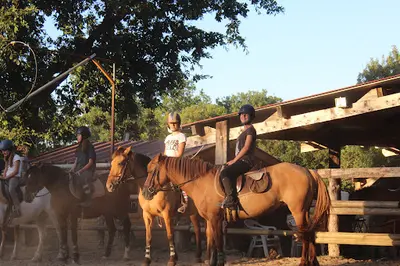 Ferme Equestre du Mas de Laval (balade À Cheval/fromages de Chèvre Bio)